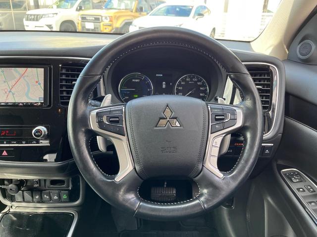 アウトランダーＰＨＥＶ Ｇ　４ＷＤ　衝突被害軽減　純正ナビ　禁煙車　全周囲カメラ　ＥＴＣ　ドラレコ　１００Ｖ電源　電動リアゲート　シートヒーター　ハーフレザーシート　ＬＥＤヘッド　コーナーセンサー　車線逸脱警報　スマートキー（11枚目）