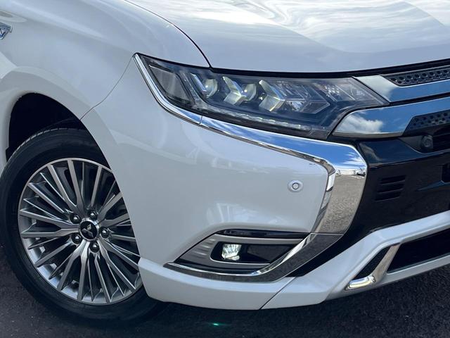 アウトランダーＰＨＥＶ Ｇ　４ＷＤ　衝突被害軽減　純正ナビ　禁煙車　全周囲カメラ　ＥＴＣ　ドラレコ　１００Ｖ電源　電動リアゲート　シートヒーター　ハーフレザーシート　ＬＥＤヘッド　コーナーセンサー　車線逸脱警報　スマートキー（12枚目）