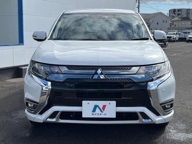 アウトランダーＰＨＥＶ Ｇ　４ＷＤ　衝突被害軽減　純正ナビ　禁煙車　全周囲カメラ　ＥＴＣ　ドラレコ　１００Ｖ電源　電動リアゲート　シートヒーター　ハーフレザーシート　ＬＥＤヘッド　コーナーセンサー　車線逸脱警報　スマートキー（14枚目）