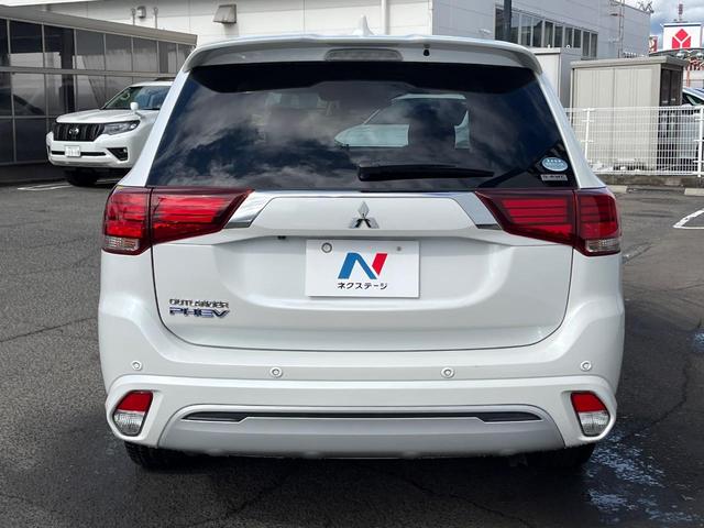 アウトランダーＰＨＥＶ Ｇ　４ＷＤ　衝突被害軽減　純正ナビ　禁煙車　全周囲カメラ　ＥＴＣ　ドラレコ　１００Ｖ電源　電動リアゲート　シートヒーター　ハーフレザーシート　ＬＥＤヘッド　コーナーセンサー　車線逸脱警報　スマートキー（15枚目）
