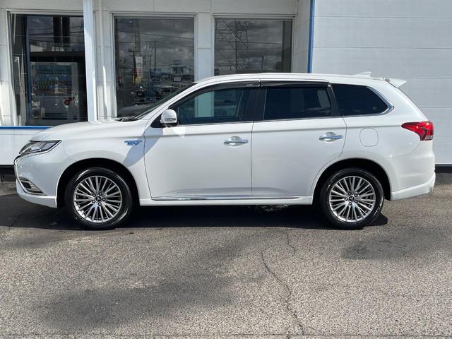 アウトランダーＰＨＥＶ Ｇ　４ＷＤ　衝突被害軽減　純正ナビ　禁煙車　全周囲カメラ　ＥＴＣ　ドラレコ　１００Ｖ電源　電動リアゲート　シートヒーター　ハーフレザーシート　ＬＥＤヘッド　コーナーセンサー　車線逸脱警報　スマートキー（30枚目）