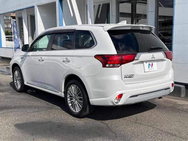 アウトランダーＰＨＥＶ Ｇ　４ＷＤ　衝突被害軽減　純正ナビ　禁煙車　全周囲カメラ　ＥＴＣ　ドラレコ　１００Ｖ電源　電動リアゲート　シートヒーター　ハーフレザーシート　ＬＥＤヘッド　コーナーセンサー　車線逸脱警報　スマートキー（31枚目）