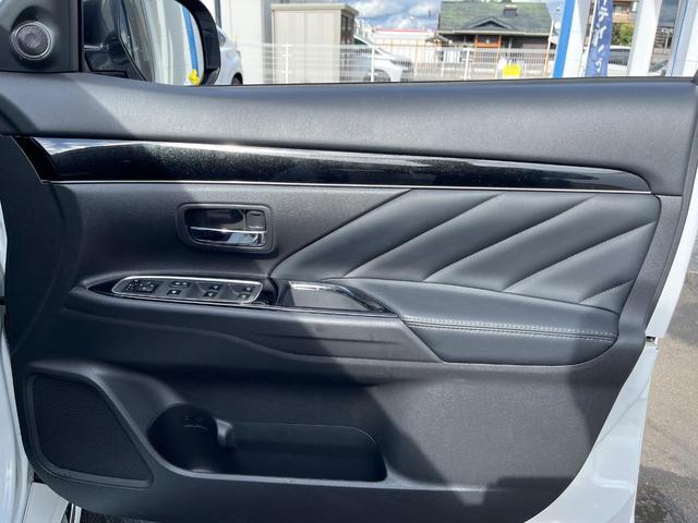 アウトランダーＰＨＥＶ Ｇ　４ＷＤ　衝突被害軽減　純正ナビ　禁煙車　全周囲カメラ　ＥＴＣ　ドラレコ　１００Ｖ電源　電動リアゲート　シートヒーター　ハーフレザーシート　ＬＥＤヘッド　コーナーセンサー　車線逸脱警報　スマートキー（69枚目）