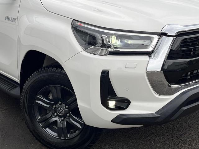 ハイラックス Ｚ　衝突軽減装置　禁煙車　純正ナビ　レーダークルーズ　バックカメラ　ＥＴＣ　Ｂｌｕｅｔｏｏｔｈ　純正ベッドライナー　フルセグ　ドラレコ　ＬＥＤヘッド＆フォグ　レーンキープ（12枚目）
