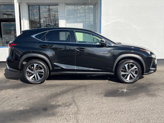 NX NX300h バージョンL 衝突軽減装置 禁煙車 純正10.3インチナビ レザーシート 純正オプションアルミホイール レーダークルーズサイドカメラ バックカメラ ETC Bluetooth ドラレコ 全席シートヒーター クルコン(33枚目)