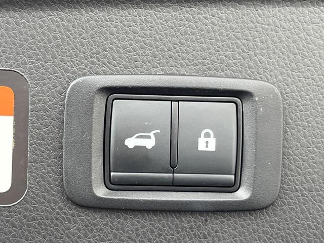 エクリプスクロス P 4WD 全周囲カメラ 衝突被害軽減システム 禁煙車 純正8型ナビ 全周囲カメラ レーダークルーズ ETC Bluetooth フルセグ 全席シートヒーター パワーバックドア 運転席パワーシート(7枚目)