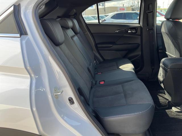 エクリプスクロスPHEV P 4WD 8型ディスプレイオーディオ 全周囲カメラ 衝突被害軽減システム レーダークルーズ 禁煙車 電動リアゲート ハーフレザーシート パワーシート ドラレコ コーナーセンサー スマートキー(9枚目)