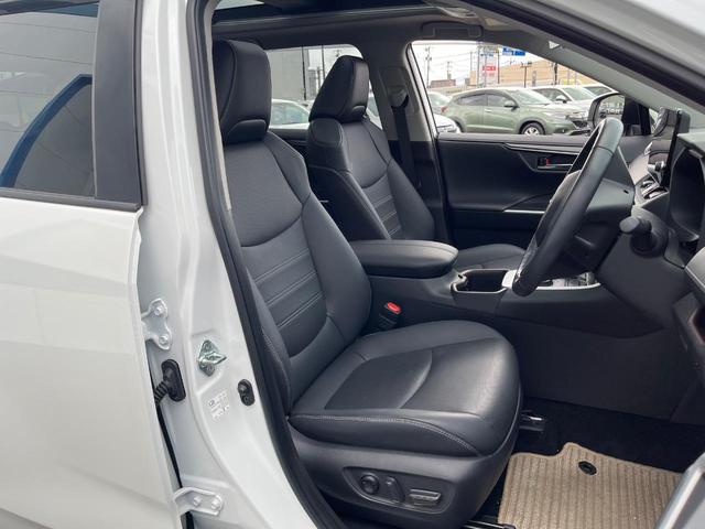 RAV4 ハイブリッドG 4WD サンルーフ 衝突被害軽減システム 禁煙車 10.5型ディスプレイオーディオ ハーフレザーシート バックカメラ サイドカメラ レーダークルーズ 前席シートエアコン パワーシート 電動リアゲート(8枚目)
