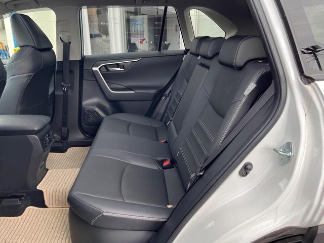 RAV4 ハイブリッドG 4WD サンルーフ 衝突被害軽減システム 禁煙車 10.5型ディスプレイオーディオ ハーフレザーシート バックカメラ サイドカメラ レーダークルーズ 前席シートエアコン パワーシート 電動リアゲート(44枚目)