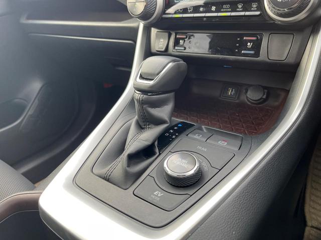 RAV4 ハイブリッドG 4WD サンルーフ 衝突被害軽減システム 禁煙車 10.5型ディスプレイオーディオ ハーフレザーシート バックカメラ サイドカメラ レーダークルーズ 前席シートエアコン パワーシート 電動リアゲート(56枚目)