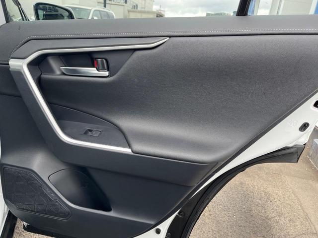 RAV4 ハイブリッドG 4WD サンルーフ 衝突被害軽減システム 禁煙車 10.5型ディスプレイオーディオ ハーフレザーシート バックカメラ サイドカメラ レーダークルーズ 前席シートエアコン パワーシート 電動リアゲート(74枚目)