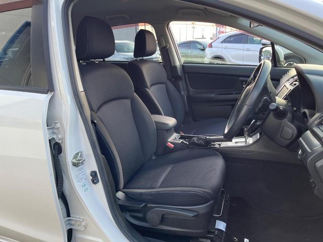 インプレッサスポーツ ２．０ｉ　禁煙車　ＥＴＣ　Ｂｌｕｅｔｏｏｔｈ　フルセグ　ＨＩＤヘッドライト　クルコン　革巻きステアリング　パドルシフト　デュアルオートエアコン　純正１６インチアルミホイール　フォグライト　アイドリングストップ（8枚目）