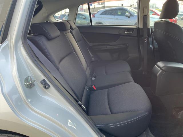 インプレッサスポーツ ２．０ｉ　禁煙車　ＥＴＣ　Ｂｌｕｅｔｏｏｔｈ　フルセグ　ＨＩＤヘッドライト　クルコン　革巻きステアリング　パドルシフト　デュアルオートエアコン　純正１６インチアルミホイール　フォグライト　アイドリングストップ（9枚目）