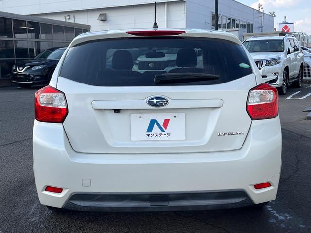 インプレッサスポーツ ２．０ｉ　禁煙車　ＥＴＣ　Ｂｌｕｅｔｏｏｔｈ　フルセグ　ＨＩＤヘッドライト　クルコン　革巻きステアリング　パドルシフト　デュアルオートエアコン　純正１６インチアルミホイール　フォグライト　アイドリングストップ（15枚目）