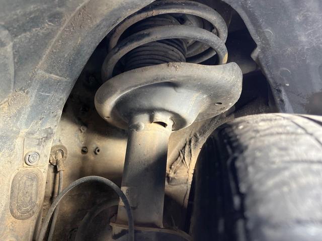 インプレッサスポーツ ２．０ｉ　禁煙車　ＥＴＣ　Ｂｌｕｅｔｏｏｔｈ　フルセグ　ＨＩＤヘッドライト　クルコン　革巻きステアリング　パドルシフト　デュアルオートエアコン　純正１６インチアルミホイール　フォグライト　アイドリングストップ（21枚目）