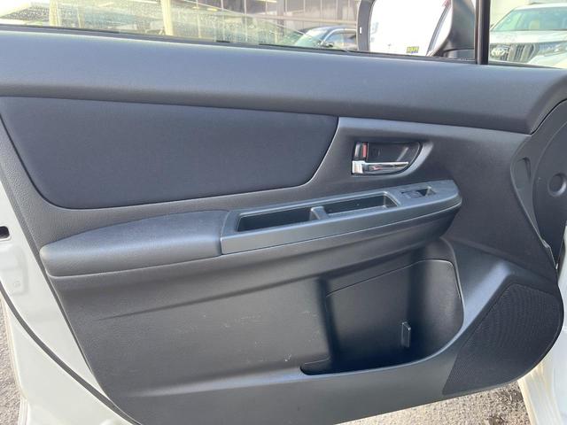 インプレッサスポーツ ２．０ｉ　禁煙車　ＥＴＣ　Ｂｌｕｅｔｏｏｔｈ　フルセグ　ＨＩＤヘッドライト　クルコン　革巻きステアリング　パドルシフト　デュアルオートエアコン　純正１６インチアルミホイール　フォグライト　アイドリングストップ（33枚目）