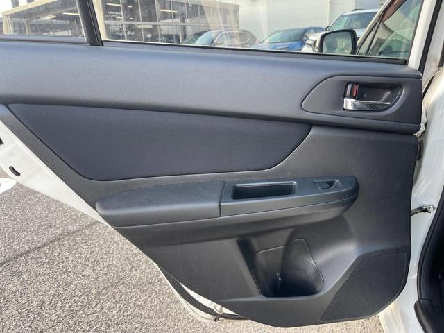 インプレッサスポーツ ２．０ｉ　禁煙車　ＥＴＣ　Ｂｌｕｅｔｏｏｔｈ　フルセグ　ＨＩＤヘッドライト　クルコン　革巻きステアリング　パドルシフト　デュアルオートエアコン　純正１６インチアルミホイール　フォグライト　アイドリングストップ（34枚目）