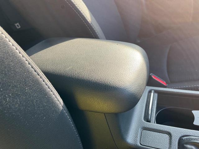 インプレッサスポーツ ２．０ｉ　禁煙車　ＥＴＣ　Ｂｌｕｅｔｏｏｔｈ　フルセグ　ＨＩＤヘッドライト　クルコン　革巻きステアリング　パドルシフト　デュアルオートエアコン　純正１６インチアルミホイール　フォグライト　アイドリングストップ（44枚目）