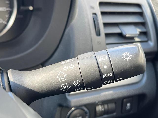 インプレッサスポーツ ２．０ｉ　禁煙車　ＥＴＣ　Ｂｌｕｅｔｏｏｔｈ　フルセグ　ＨＩＤヘッドライト　クルコン　革巻きステアリング　パドルシフト　デュアルオートエアコン　純正１６インチアルミホイール　フォグライト　アイドリングストップ（50枚目）
