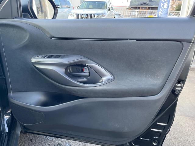 ヤリスクロス Z 4WD 衝突軽減装置 禁煙車 純正8インチナビ 全周囲カメラ レーダークルーズ ETC Bluetooth 前席シートヒーター 運転席パワーシート ハーフレザーシート LEDヘッドライト レーンキープ(43枚目)