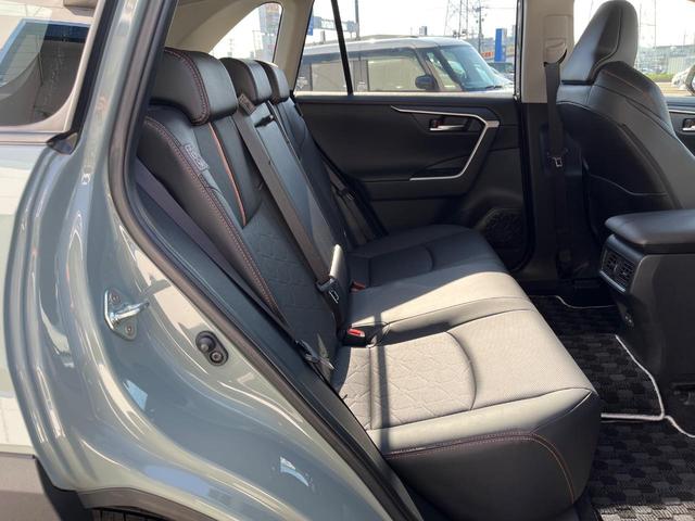 RAV4 アドベンチャー 4WD バックカメラ 衝突被害軽減システム レーダークルーズ 禁煙車 ハーフレザーシート 前席シートエアコン パワーシート ドラレコ コーナーセンサー スマートキー LEDヘッド ルーフレール(9枚目)