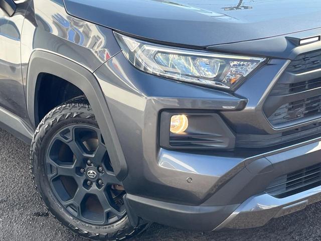 ＲＡＶ４ アドベンチャー　オフロードパッケージ　４ＷＤ　全周囲カメラ　衝突被害軽減　９型ディスプレイオーディオ　レーダークルーズ　禁煙車　電動リアゲート　前席シートエアコン　パワーシート　ドラレコ　コーナーセンサー　スマートキー　ＬＥＤヘッド（12枚目）