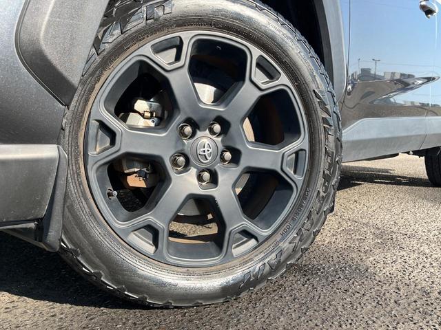 ＲＡＶ４ アドベンチャー　オフロードパッケージ　４ＷＤ　全周囲カメラ　衝突被害軽減　９型ディスプレイオーディオ　レーダークルーズ　禁煙車　電動リアゲート　前席シートエアコン　パワーシート　ドラレコ　コーナーセンサー　スマートキー　ＬＥＤヘッド（13枚目）