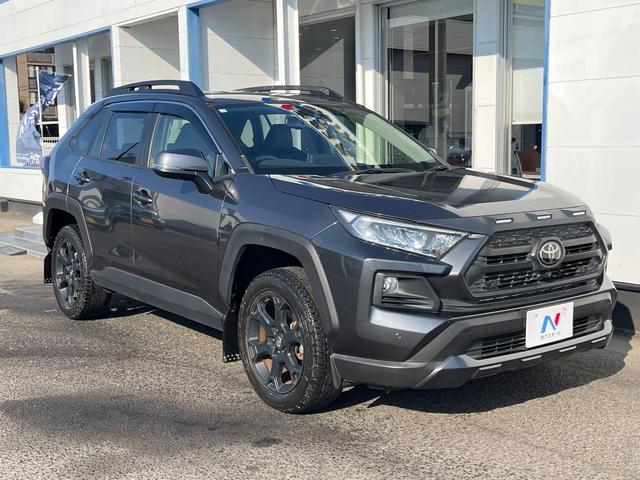 ＲＡＶ４ アドベンチャー　オフロードパッケージ　４ＷＤ　全周囲カメラ　衝突被害軽減　９型ディスプレイオーディオ　レーダークルーズ　禁煙車　電動リアゲート　前席シートエアコン　パワーシート　ドラレコ　コーナーセンサー　スマートキー　ＬＥＤヘッド（16枚目）