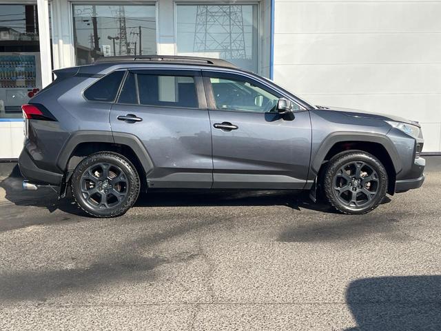 ＲＡＶ４ アドベンチャー　オフロードパッケージ　４ＷＤ　全周囲カメラ　衝突被害軽減　９型ディスプレイオーディオ　レーダークルーズ　禁煙車　電動リアゲート　前席シートエアコン　パワーシート　ドラレコ　コーナーセンサー　スマートキー　ＬＥＤヘッド（68枚目）