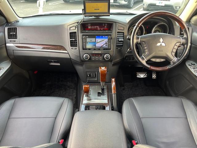 パジェロ ロング スーパーエクシード 4WD 7人乗り 禁煙車 純正7インチナビ 本革シート バックカメラ ETC Bluetooth フルセグ 前席シートヒーター 前席パワーシート HIDヘッドライト LEDフォグライト クルコン(2枚目)