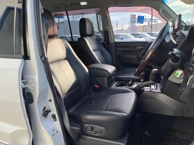 パジェロ ロング スーパーエクシード 4WD 7人乗り 禁煙車 純正7インチナビ 本革シート バックカメラ ETC Bluetooth フルセグ 前席シートヒーター 前席パワーシート HIDヘッドライト LEDフォグライト クルコン(8枚目)