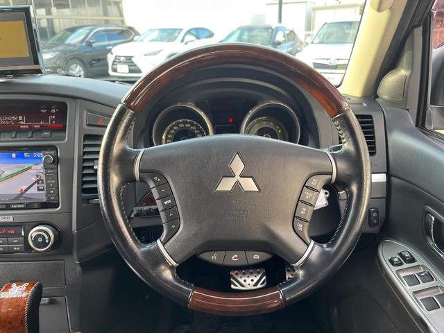 パジェロ ロング スーパーエクシード 4WD 7人乗り 禁煙車 純正7インチナビ 本革シート バックカメラ ETC Bluetooth フルセグ 前席シートヒーター 前席パワーシート HIDヘッドライト LEDフォグライト クルコン(12枚目)