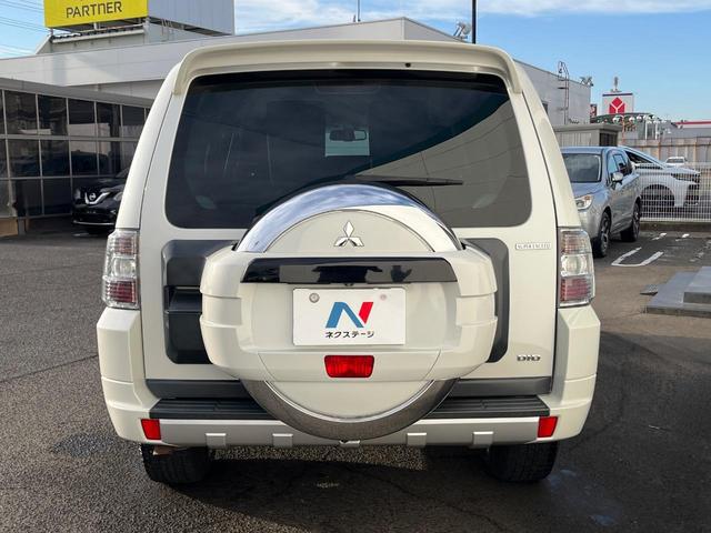 パジェロ ロング スーパーエクシード 4WD 7人乗り 禁煙車 純正7インチナビ 本革シート バックカメラ ETC Bluetooth フルセグ 前席シートヒーター 前席パワーシート HIDヘッドライト LEDフォグライト クルコン(16枚目)