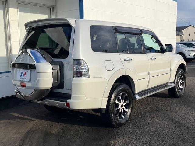 パジェロ ロング スーパーエクシード 4WD 7人乗り 禁煙車 純正7インチナビ 本革シート バックカメラ ETC Bluetooth フルセグ 前席シートヒーター 前席パワーシート HIDヘッドライト LEDフォグライト クルコン(18枚目)