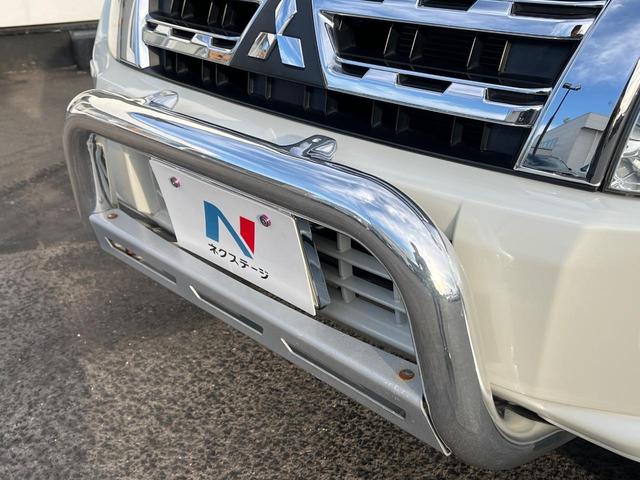 パジェロ ロング スーパーエクシード 4WD 7人乗り 禁煙車 純正7インチナビ 本革シート バックカメラ ETC Bluetooth フルセグ 前席シートヒーター 前席パワーシート HIDヘッドライト LEDフォグライト クルコン(31枚目)