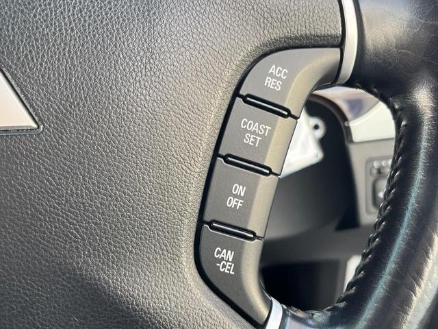 パジェロ ロング スーパーエクシード 4WD 7人乗り 禁煙車 純正7インチナビ 本革シート バックカメラ ETC Bluetooth フルセグ 前席シートヒーター 前席パワーシート HIDヘッドライト LEDフォグライト クルコン(62枚目)