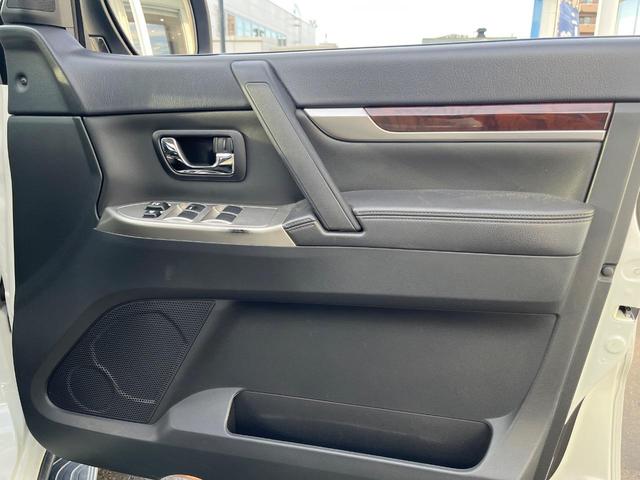 パジェロ ロング スーパーエクシード 4WD 7人乗り 禁煙車 純正7インチナビ 本革シート バックカメラ ETC Bluetooth フルセグ 前席シートヒーター 前席パワーシート HIDヘッドライト LEDフォグライト クルコン(66枚目)