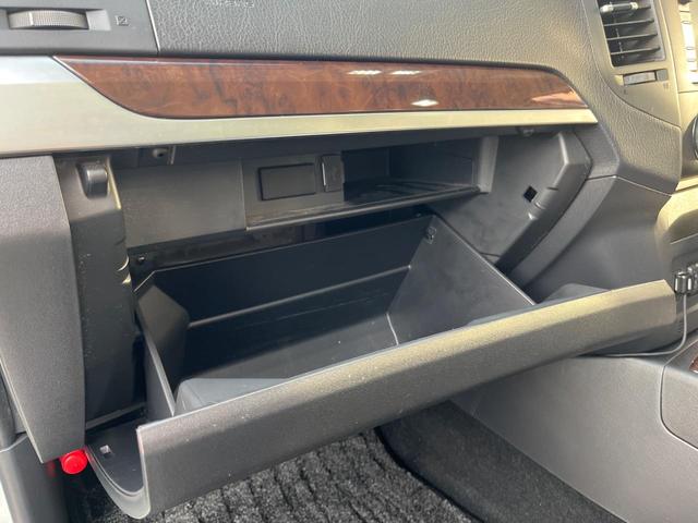 パジェロ ロング スーパーエクシード 4WD 7人乗り 禁煙車 純正7インチナビ 本革シート バックカメラ ETC Bluetooth フルセグ 前席シートヒーター 前席パワーシート HIDヘッドライト LEDフォグライト クルコン(70枚目)