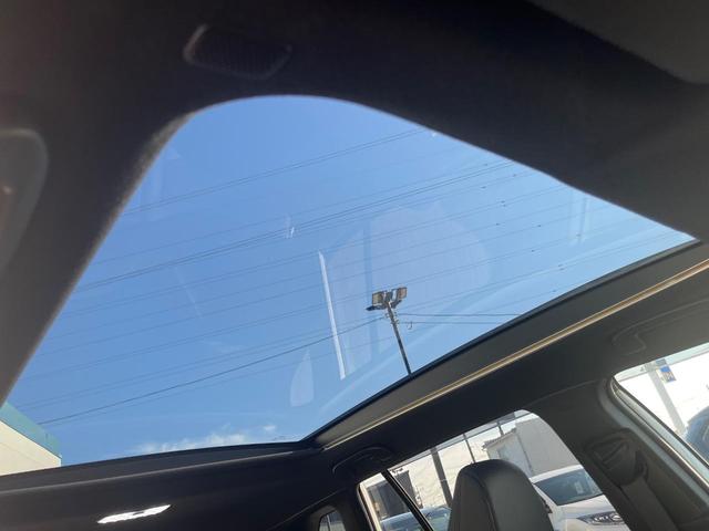 カローラクロス ハイブリッド Z サンルーフ 衝突軽減装置 禁煙車 純正10.5型ナビ 全周囲カメラ レーダークルーズ ETC Bluetooth フルセグ 前席シートヒーター パワーバックドア 前席パワーシート スマートキー(3枚目)