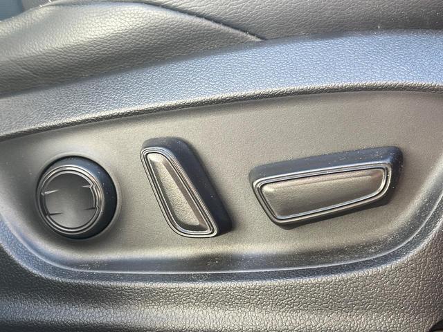 カローラクロス ハイブリッド Z サンルーフ 衝突軽減装置 禁煙車 純正10.5型ナビ 全周囲カメラ レーダークルーズ ETC Bluetooth フルセグ 前席シートヒーター パワーバックドア 前席パワーシート スマートキー(42枚目)