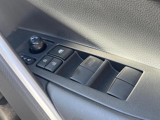 カローラクロス ハイブリッド Z サンルーフ 衝突軽減装置 禁煙車 純正10.5型ナビ 全周囲カメラ レーダークルーズ ETC Bluetooth フルセグ 前席シートヒーター パワーバックドア 前席パワーシート スマートキー(65枚目)