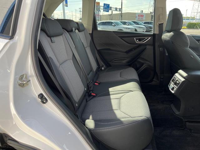 フォレスター Ｘ－エディション　４ＷＤ　衝突軽減装置　禁煙車　純正インチナビ　本革シート　レーダークルーズ　フロント・サイド・バックカメラ　ＥＴＣ　Ｂｌｕｅｔｏｏｔｈ　フルセグ　全席シートヒーター　前席パワーシート　コーナーセンサー（9枚目）