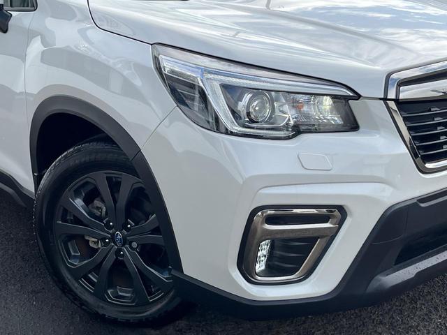 フォレスター Ｘ－エディション　４ＷＤ　衝突軽減装置　禁煙車　純正インチナビ　本革シート　レーダークルーズ　フロント・サイド・バックカメラ　ＥＴＣ　Ｂｌｕｅｔｏｏｔｈ　フルセグ　全席シートヒーター　前席パワーシート　コーナーセンサー（12枚目）