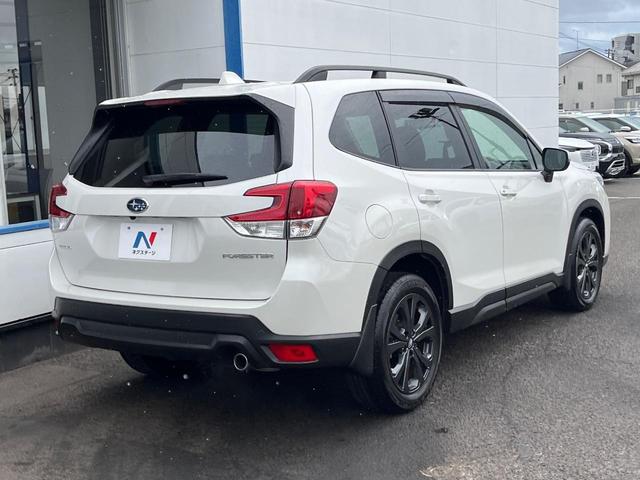 フォレスター Ｘ－エディション　４ＷＤ　衝突軽減装置　禁煙車　純正インチナビ　本革シート　レーダークルーズ　フロント・サイド・バックカメラ　ＥＴＣ　Ｂｌｕｅｔｏｏｔｈ　フルセグ　全席シートヒーター　前席パワーシート　コーナーセンサー（17枚目）