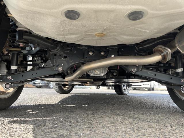 フォレスター Ｘ－エディション　４ＷＤ　衝突軽減装置　禁煙車　純正インチナビ　本革シート　レーダークルーズ　フロント・サイド・バックカメラ　ＥＴＣ　Ｂｌｕｅｔｏｏｔｈ　フルセグ　全席シートヒーター　前席パワーシート　コーナーセンサー（19枚目）