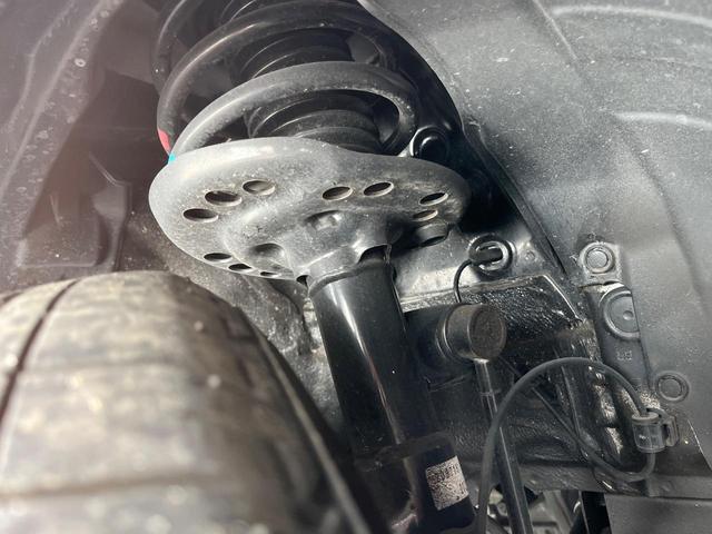 フォレスター Ｘ－エディション　４ＷＤ　衝突軽減装置　禁煙車　純正インチナビ　本革シート　レーダークルーズ　フロント・サイド・バックカメラ　ＥＴＣ　Ｂｌｕｅｔｏｏｔｈ　フルセグ　全席シートヒーター　前席パワーシート　コーナーセンサー（20枚目）