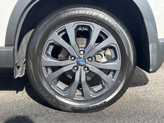 フォレスター Ｘ－エディション　４ＷＤ　衝突軽減装置　禁煙車　純正インチナビ　本革シート　レーダークルーズ　フロント・サイド・バックカメラ　ＥＴＣ　Ｂｌｕｅｔｏｏｔｈ　フルセグ　全席シートヒーター　前席パワーシート　コーナーセンサー（26枚目）
