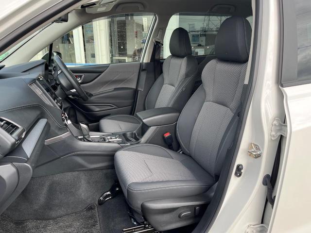 フォレスター Ｘ－エディション　４ＷＤ　衝突軽減装置　禁煙車　純正インチナビ　本革シート　レーダークルーズ　フロント・サイド・バックカメラ　ＥＴＣ　Ｂｌｕｅｔｏｏｔｈ　フルセグ　全席シートヒーター　前席パワーシート　コーナーセンサー（46枚目）