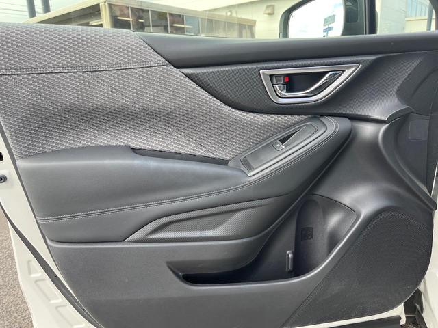 フォレスター Ｘ－エディション　４ＷＤ　衝突軽減装置　禁煙車　純正インチナビ　本革シート　レーダークルーズ　フロント・サイド・バックカメラ　ＥＴＣ　Ｂｌｕｅｔｏｏｔｈ　フルセグ　全席シートヒーター　前席パワーシート　コーナーセンサー（70枚目）