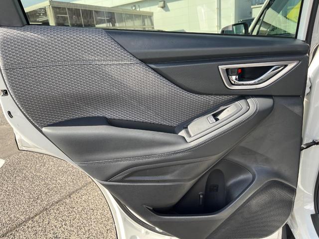 フォレスター Ｘ－エディション　４ＷＤ　衝突軽減装置　禁煙車　純正インチナビ　本革シート　レーダークルーズ　フロント・サイド・バックカメラ　ＥＴＣ　Ｂｌｕｅｔｏｏｔｈ　フルセグ　全席シートヒーター　前席パワーシート　コーナーセンサー（72枚目）